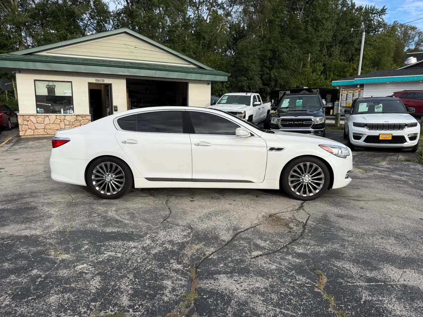 Used 2017 Kia K900 Luxury w/ VIP Plus Package RWD image 6