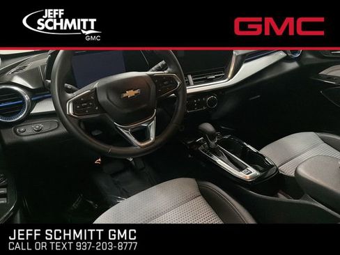 Certified 2025 Chevrolet Trax LT w/ LT Convenience Package image 17