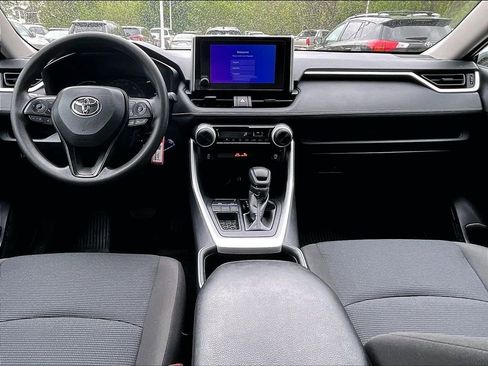Certified 2025 Toyota RAV4 LE FWD image 21