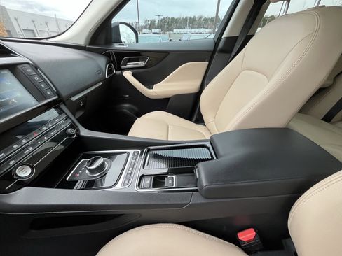 Used 2018 Jaguar F-PACE Premium image 27