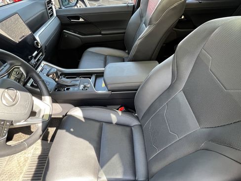 Certified 2024 Lexus GX 550 w/ Accessory Package (2T) image 16