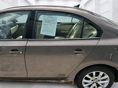 Used 2011 Volkswagen Jetta SE FWD image 21