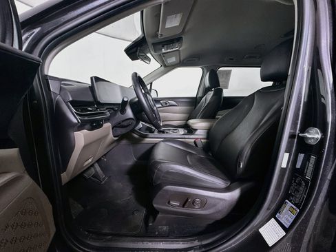 Used 2025 Kia Carnival FWD image 13