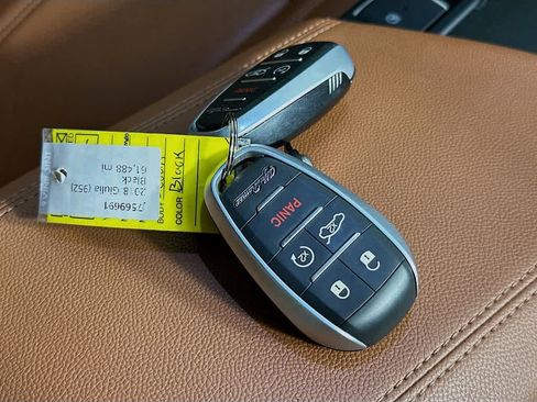 Used 2018 Alfa Romeo Giulia image 22