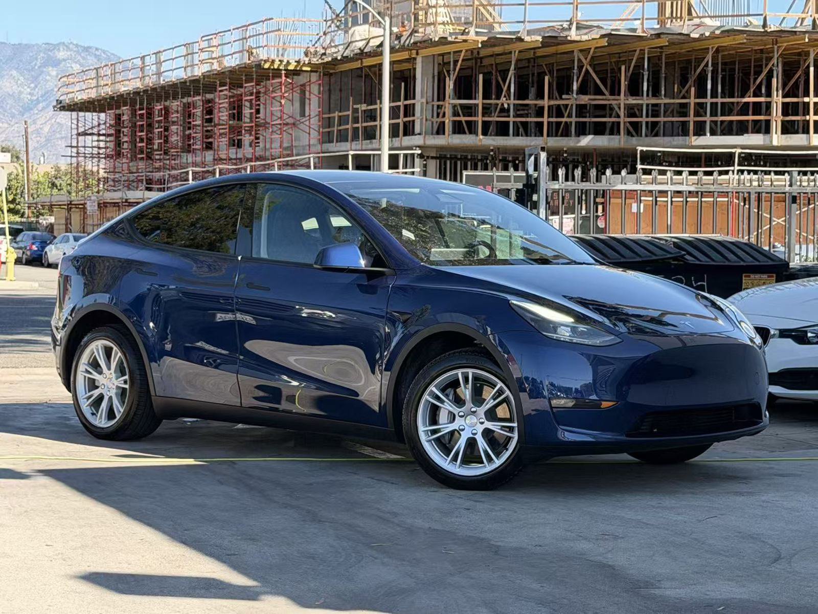 Used 2023 Tesla Model Y Long Range AWD/4WD image 4