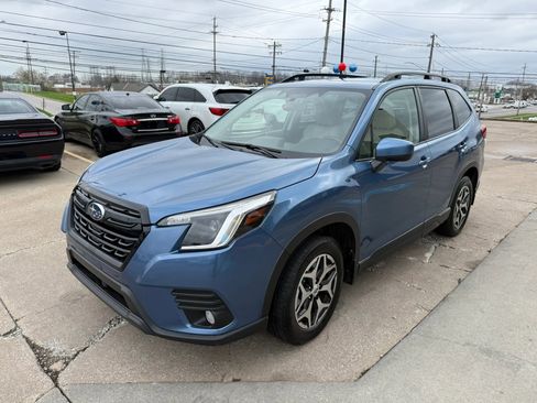Used 2022 Subaru Forester Premium image 5