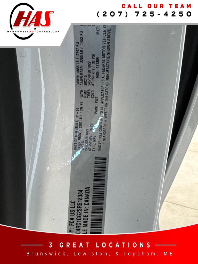 Used 2025 Chrysler Pacifica Limited FWD image 19