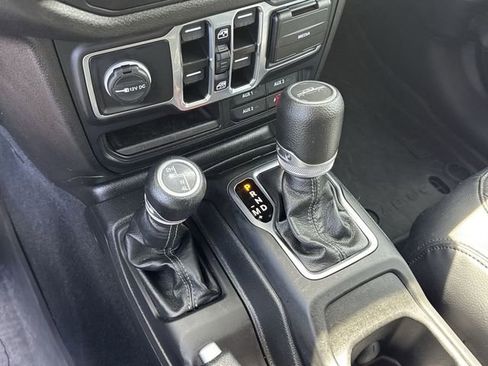 Used 2024 Jeep Gladiator Sport AWD/4WD image 13