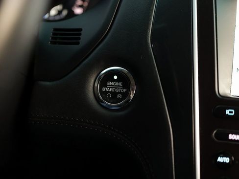 Used 2017 Ford Explorer Platinum image 18