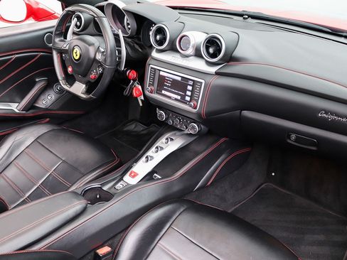 Used 2016 Ferrari California T RWD image 50