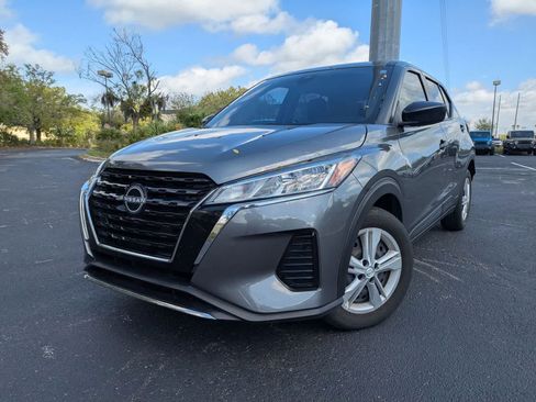 Used 2023 Nissan Kicks S image 1