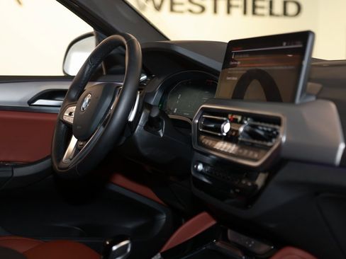 Used 2025 BMW X4 xDrive30i image 18