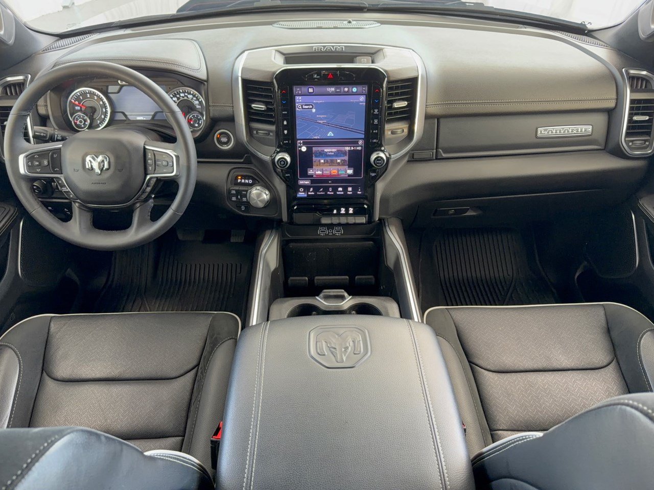 Used 2025 RAM 1500 Laramie w/ Sport Appearance Package AWD/4WD image 17