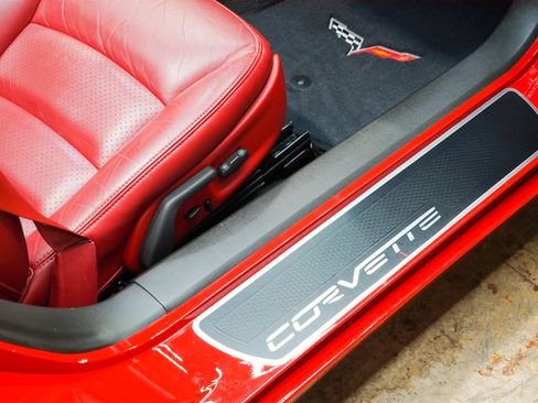 Used 2006 Chevrolet Corvette Coupe w/ Preferred Equipment Group RWD image 52