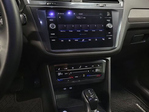 Used 2022 Volkswagen Tiguan SE AWD/4WD image 14