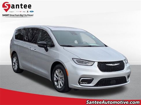 New 2026 Chrysler Pacifica Limited w/ Trailer Tow Group image 1