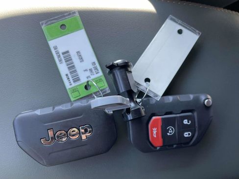 New 2025 Jeep Gladiator Mojave image 34