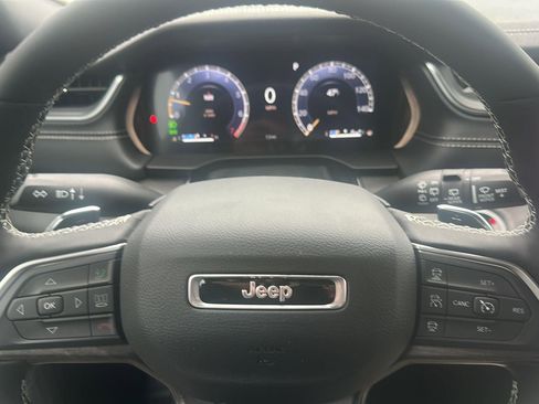 New 2025 Jeep Grand Cherokee L Limited w/ Black Appearance Package image 16