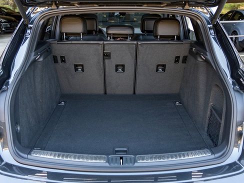 Certified 2025 Porsche Macan image 44