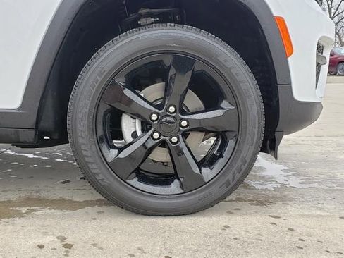 Used 2024 Jeep Grand Cherokee Altitude image 28