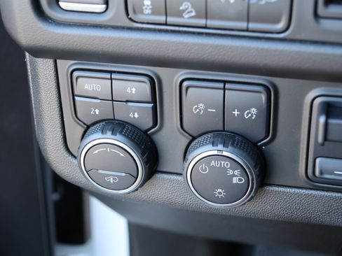 Used 2021 Chevrolet Suburban Z71 w/ Z71 Off-Road Package image 16