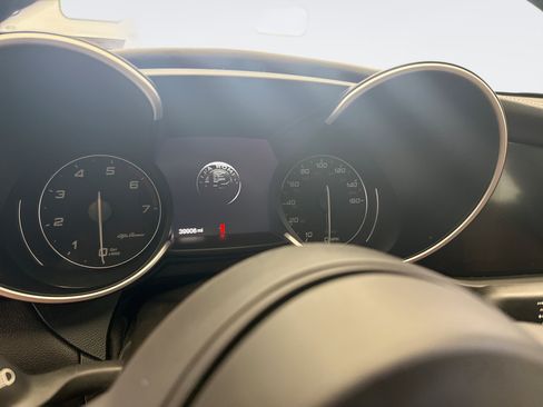 Used 2022 Alfa Romeo Giulia Ti AWD/4WD image 11