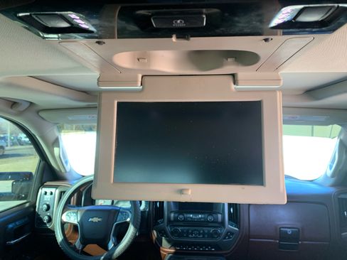 Used 2015 Chevrolet Silverado 3500 High Country w/ Duramax Plus Package image 18