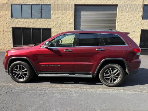 Used 2018 Jeep Grand Cherokee Limited RWD image 2