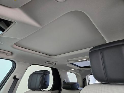 New 2026 Land Rover Discovery Limited Edition AWD/4WD image 11
