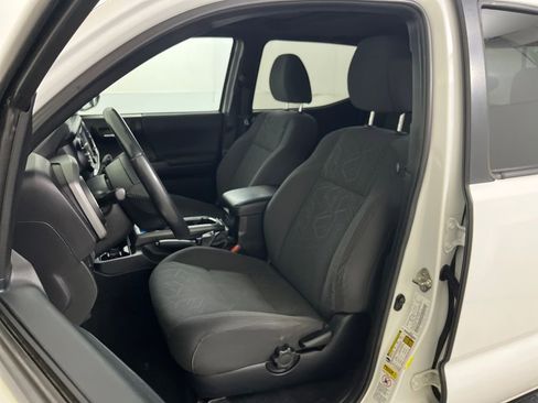 Used 2017 Toyota Tacoma TRD Sport w/ Premium & Technology Package image 18