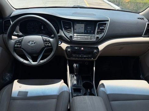 Used 2016 Hyundai Tucson Limited w/ Option Group 03 FWD image 9