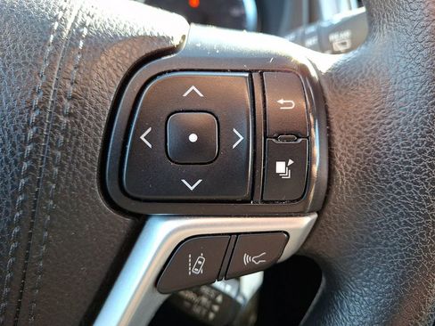 Used 2019 Toyota Highlander LE image 23