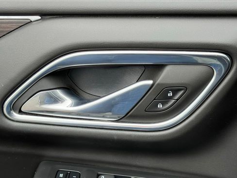 Used 2023 Chevrolet Suburban LT w/ Luxury Package AWD/4WD image 18