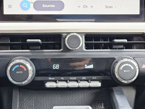 Used 2024 Toyota Tacoma TRD Off-Road image 24