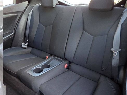 Used 2017 Hyundai Veloster FWD image 11