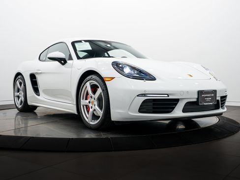 Certified 2018 Porsche 718 Cayman S RWD image 10