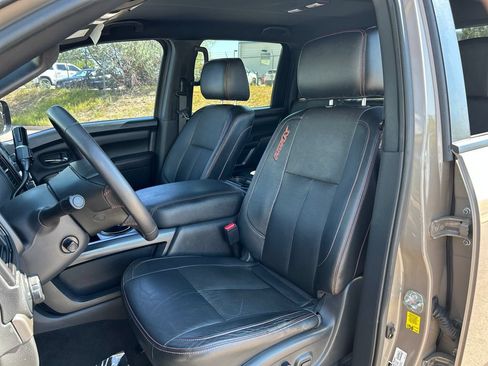 Used 2021 Nissan Titan PRO-4X w/ Pro-4x Convenience Package AWD/4WD image 15