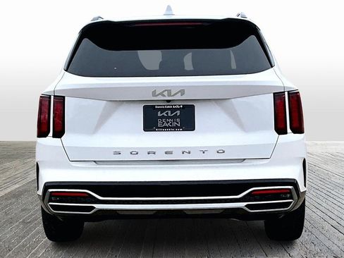 Certified 2022 Kia Sorento S w/ Panoramic Sunroof Package image 4
