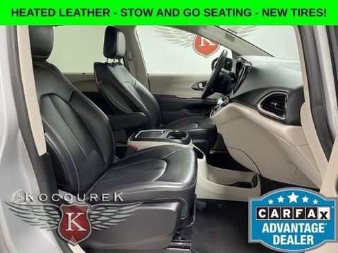 Used 2024 Chrysler Pacifica Touring-L FWD image 22