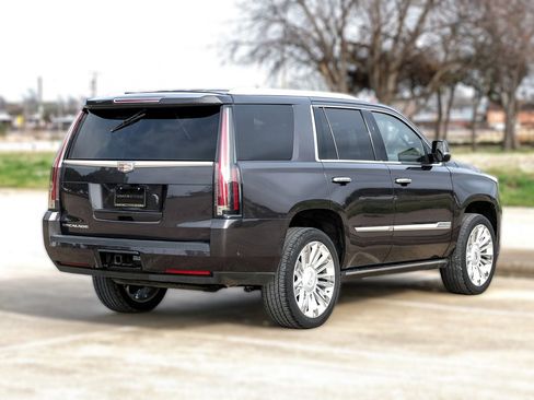 Used 2017 Cadillac Escalade Platinum image 9