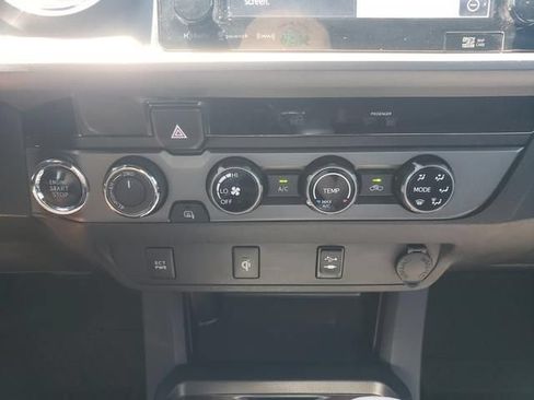 Used 2017 Toyota Tacoma TRD Off-Road w/ Tow Package (A/T) AWD/4WD image 16