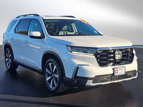 Used 2023 Honda Pilot Touring image 6
