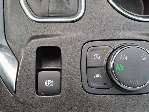 Used 2023 Chevrolet Traverse LT image 19