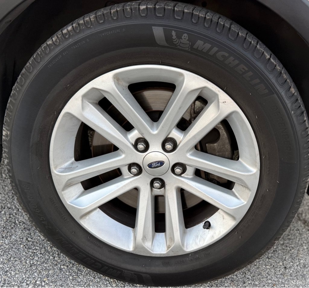 Used 2015 Ford Explorer XLT w/ Equipment Group 202A FWD image 25