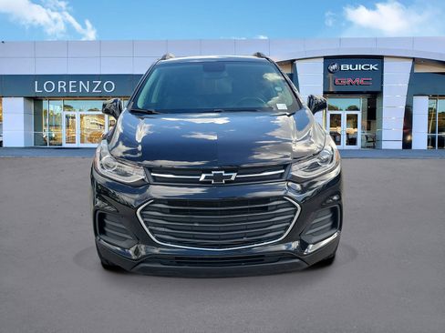 Used 2022 Chevrolet Trax LT w/ Midnight Edition image 2