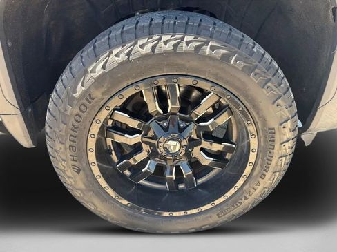 Used 2025 GMC Sierra 2500 AT4 w/ AT4 Premium Plus Package AWD/4WD image 13