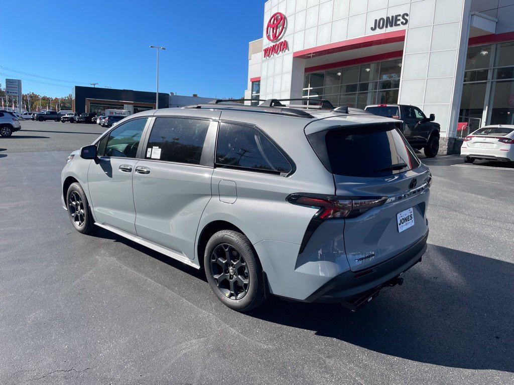 New 2026 Toyota Sienna XLE Woodland Edition AWD/4WD image 5