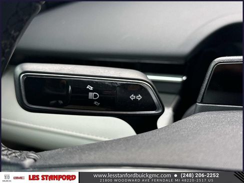 Used 2024 Lincoln Nautilus Premier AWD/4WD image 25