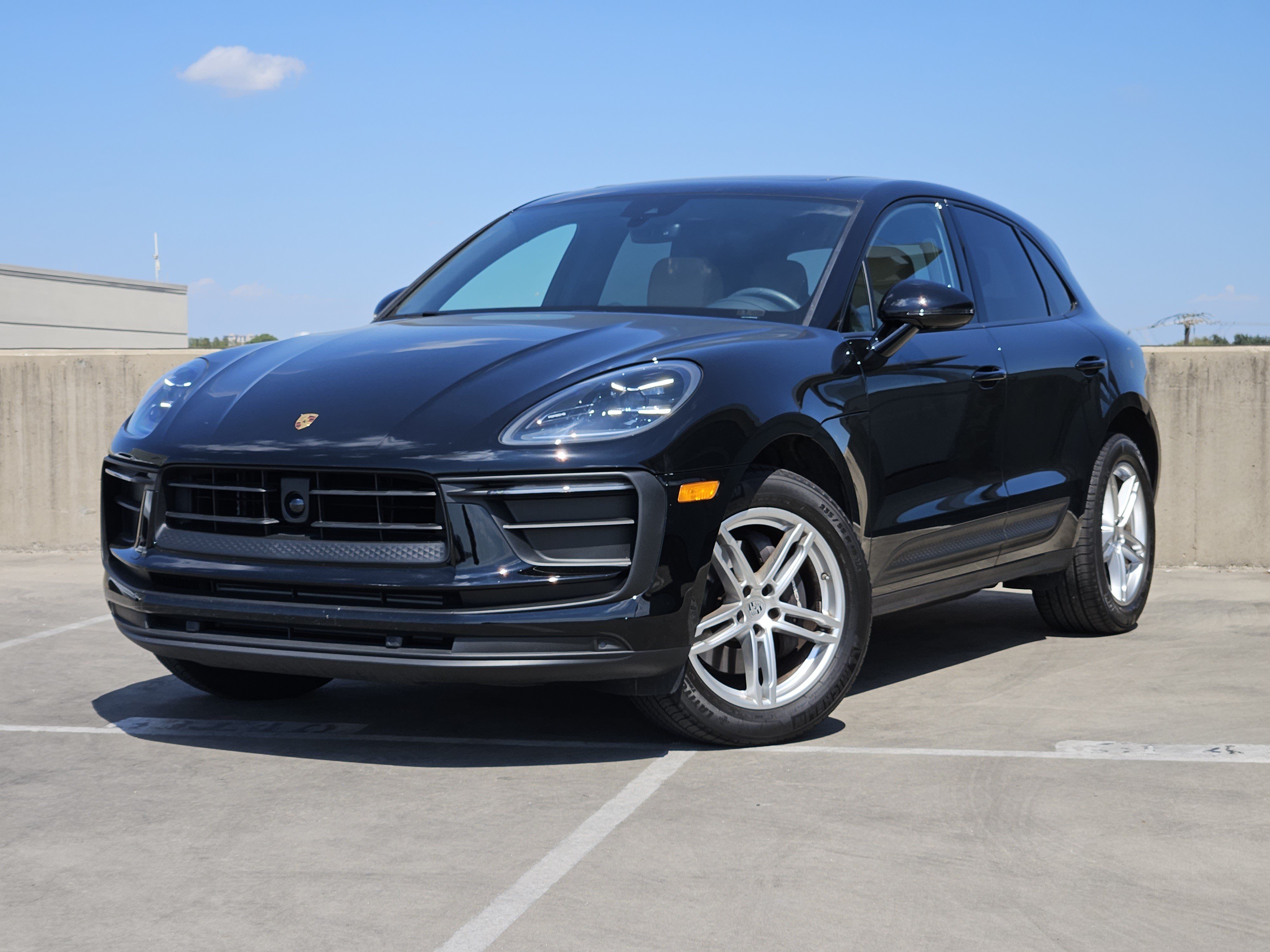 Certified 2026 Porsche Macan AWD/4WD image 1