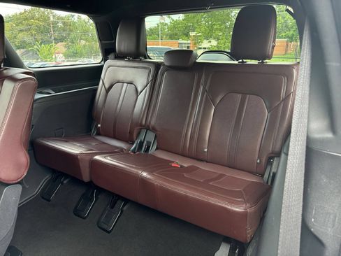 Used 2024 Ford Expedition Limited AWD/4WD image 36